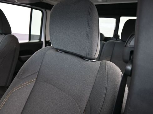 Used 2024 Jeep Gladiator Sport image 14