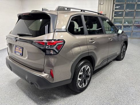 Used 2025 Subaru Forester Premium AWD/4WD image 7