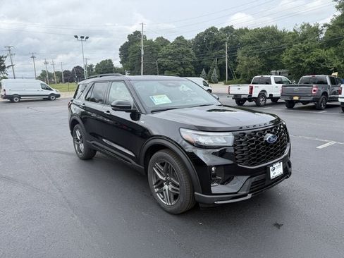 New 2026 Ford Explorer ST-Line w/ ST-Line Street Pack AWD/4WD image 1