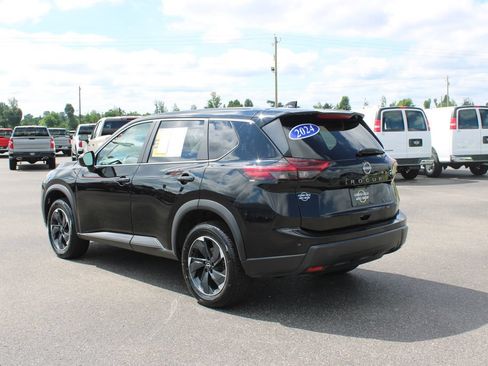 Used 2024 Nissan Rogue SV AWD/4WD image 7