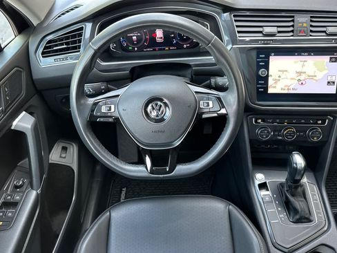 Used 2020 Volkswagen Tiguan SEL FWD image 14