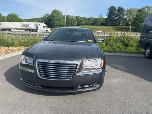 Used 2013 Chrysler 300 C RWD image 6