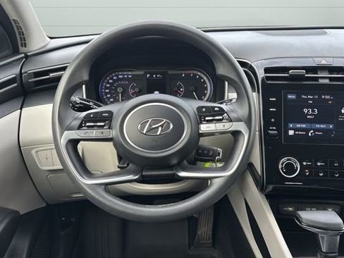 Used 2023 Hyundai Tucson SE image 16