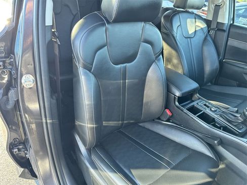 Used 2025 Kia Sorento EX image 31