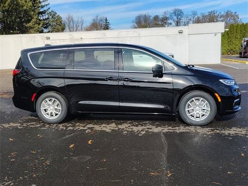 New 2026 Chrysler Pacifica Select image 5