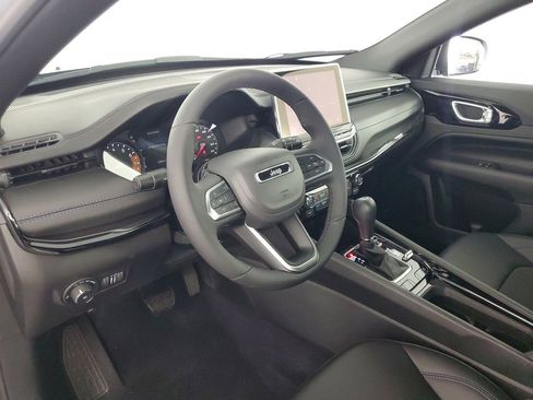 Used 2025 Jeep Compass Latitude w/ Altitude Special Edition image 11