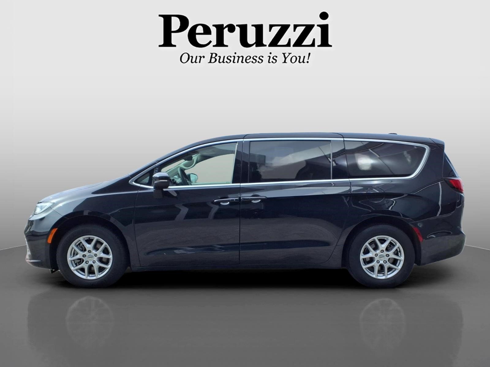 Used 2023 Chrysler Pacifica Touring-L FWD image 7