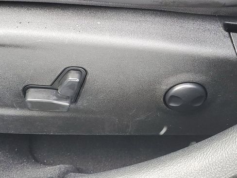 Used 2023 Chrysler 300 Touring L w/ Popular Equipment Group image 7