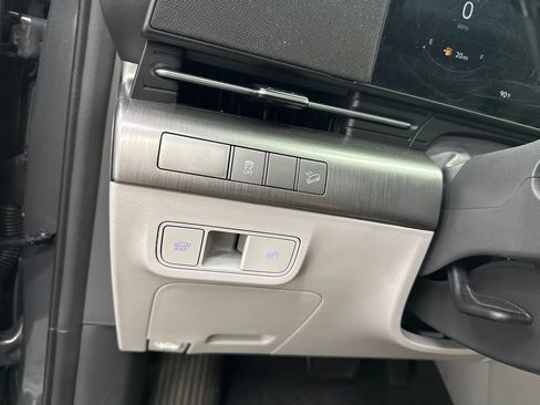 Used 2024 Hyundai Kona Limited FWD image 34