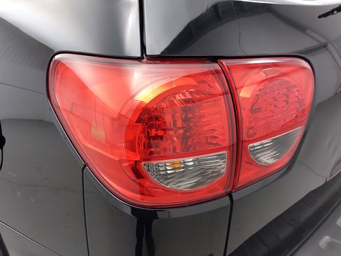 Used 2012 Toyota Sequoia Platinum image 37