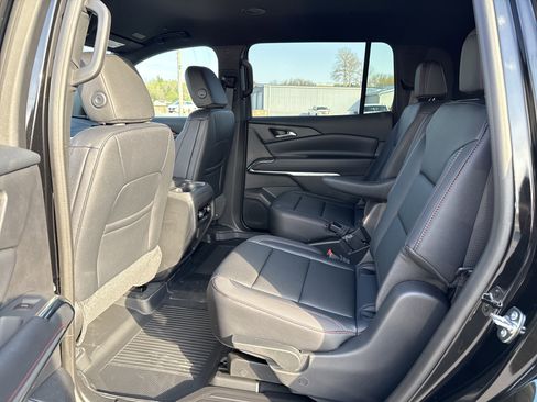 New 2026 Chevrolet Traverse Z71 w/ Driver Confidence Package image 13