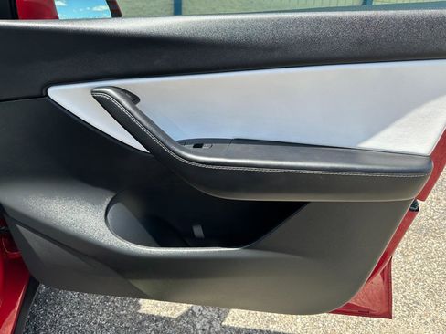 Used 2021 Tesla Model Y Long Range AWD/4WD image 22