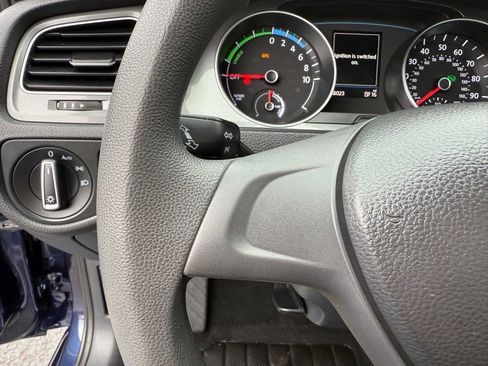 Used 2016 Volkswagen e-Golf SE image 25