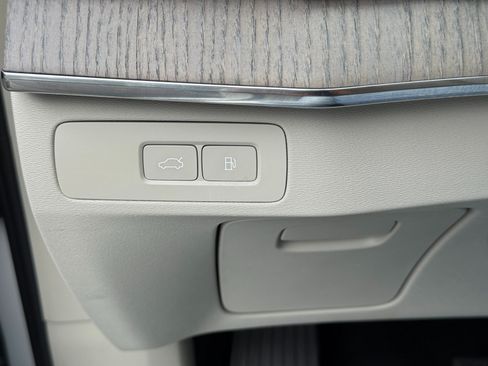 Used 2025 Volvo XC90 T8 Plus AWD/4WD image 19