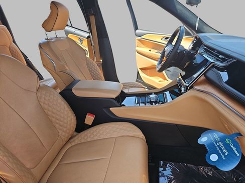 Used 2022 Jeep Grand Cherokee L Summit w/ Advanced Protech Group IV AWD/4WD image 13