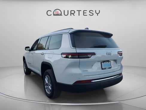 New 2025 Jeep Grand Cherokee L Laredo image 3