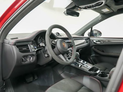 New 2026 Porsche Macan GTS image 4