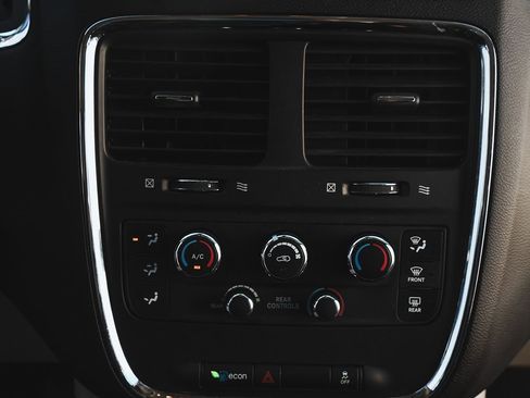 Used 2019 Dodge Grand Caravan SE image 22