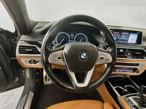 Used 2018 BMW 750i xDrive AWD/4WD image 12
