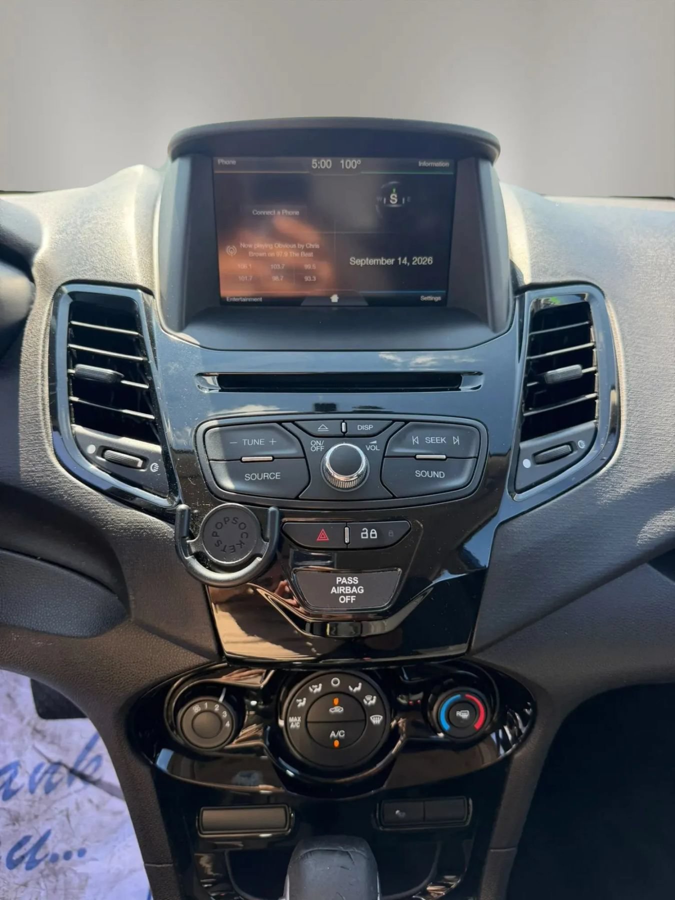 Used 2015 Ford Fiesta SE w/ Equipment Group 201A FWD image 10