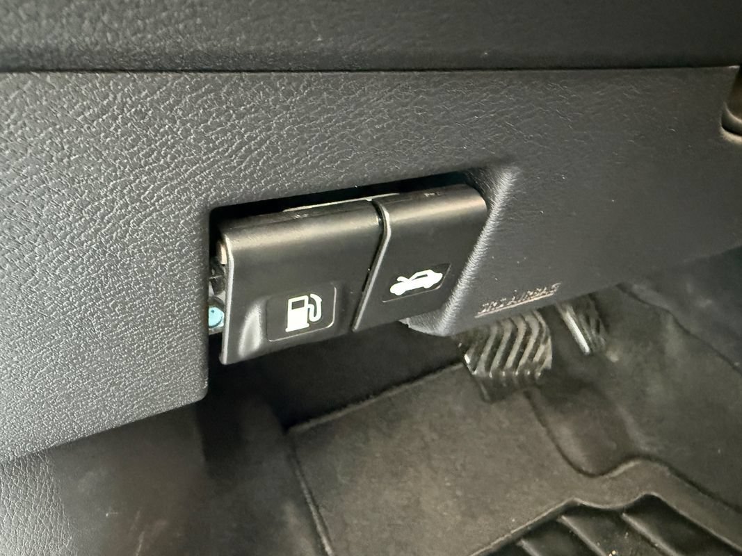 Used 2020 Nissan Kicks S FWD image 22
