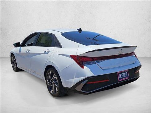 Used 2025 Hyundai Elantra Sport FWD image 8