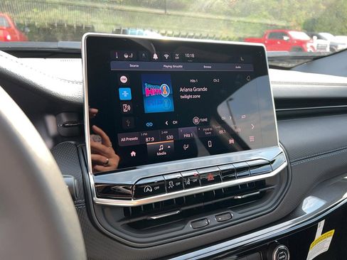 New 2026 Jeep Compass Latitude image 19