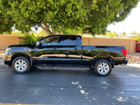Used 2024 Nissan Titan SV w/ SV Convenience Package AWD/4WD image 8