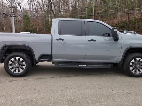 Used 2025 Chevrolet Silverado 2500 Custom w/ Custom Value Package image 8