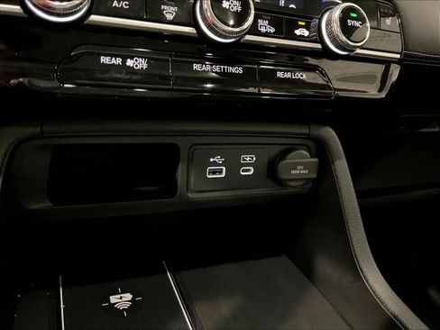 Certified 2025 Honda Pilot Touring image 16
