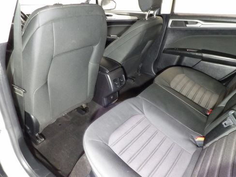 Used 2020 Ford Fusion SE FWD image 10