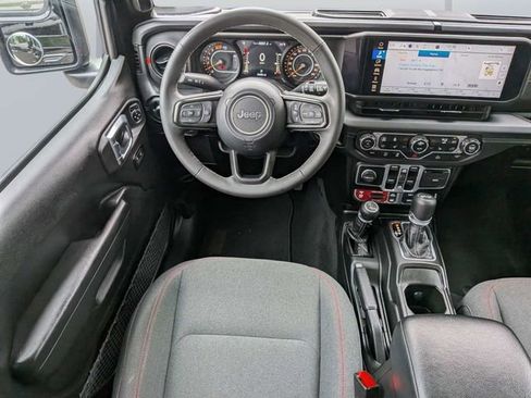 Used 2025 Jeep Wrangler Unlimited Rubicon w/ Convenience Group AWD/4WD image 16