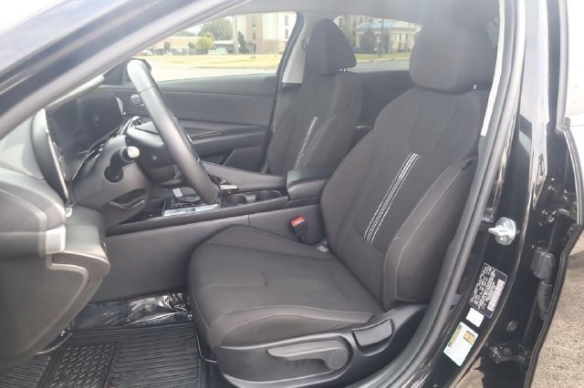Used 2025 Hyundai Elantra SEL FWD image 18