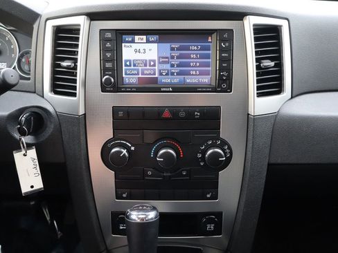 Used 2009 Jeep Grand Cherokee Laredo image 35