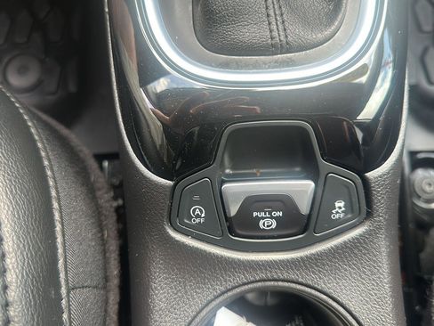 Used 2021 Jeep Compass Latitude FWD image 19