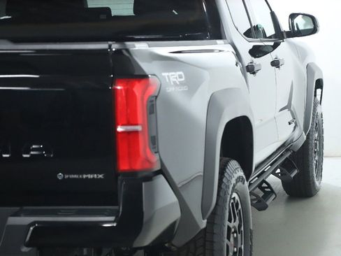 Used 2025 Toyota Tacoma TRD Off-Road AWD/4WD image 46