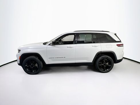 Used 2023 Jeep Grand Cherokee Altitude AWD/4WD image 8