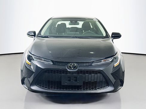 Used 2022 Toyota Corolla LE image 2