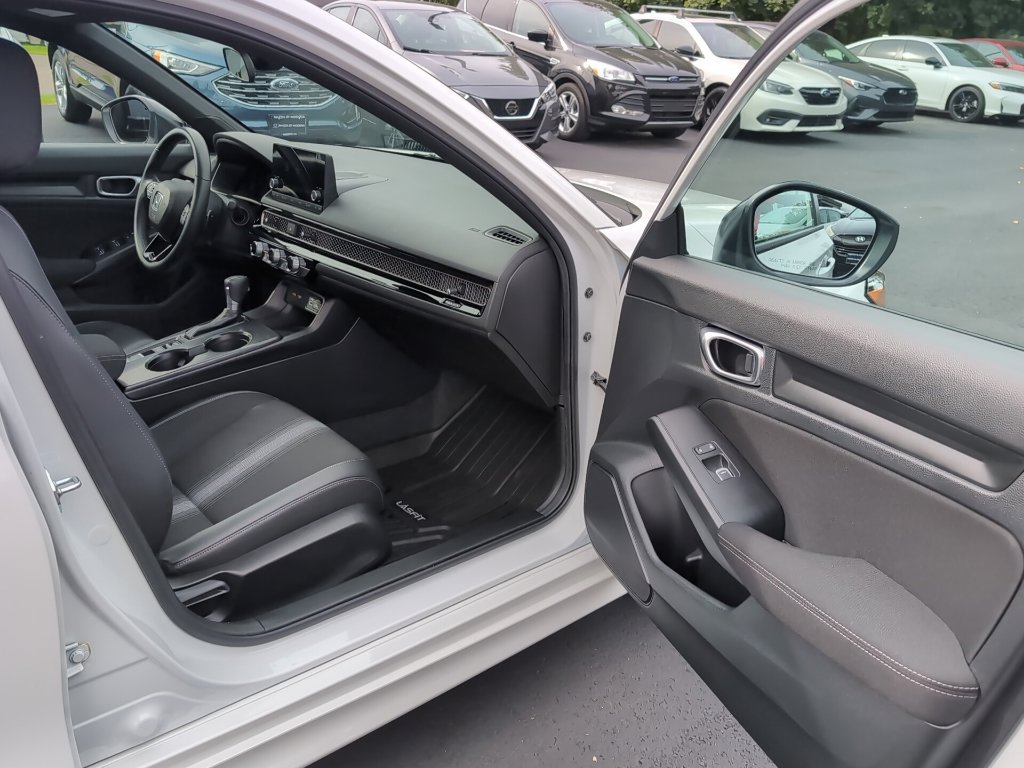 Used 2023 Honda Civic Sport image 6