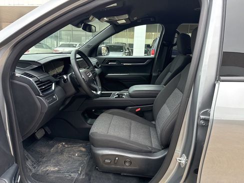 Used 2025 GMC Acadia Elevation image 10