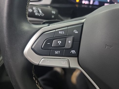 Used 2025 Volkswagen Atlas Cross Sport SE FWD image 28