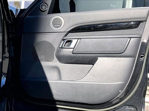 Used 2023 Land Rover Discovery S R-Dynamic image 23