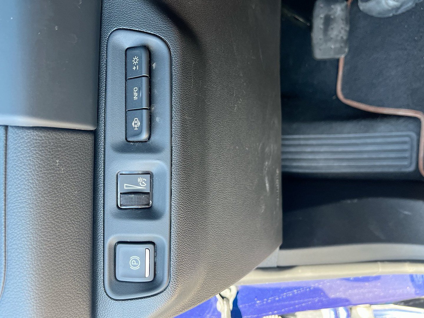 Used 2023 GMC Acadia AT4 w/ Technology Package AWD/4WD image 10