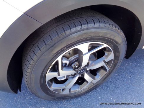 Used 2022 Kia Sportage LX AWD/4WD image 7