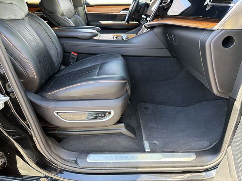 Used 2022 Jeep Grand Wagoneer Series III w/ Flexible Seating Group AWD/4WD image 31