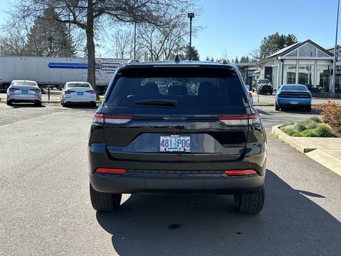 Certified 2023 Jeep Grand Cherokee Altitude AWD/4WD image 4
