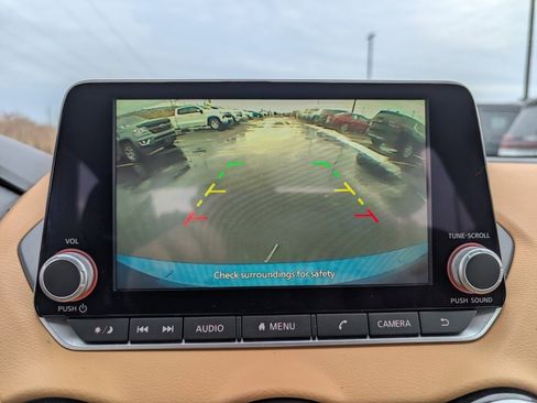 Used 2022 Nissan Sentra SV w/ SV Premium Package image 16