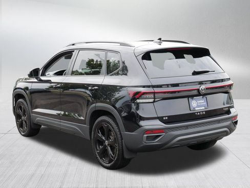 Certified 2025 Volkswagen Taos SE AWD/4WD image 5