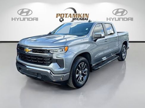 Used 2024 Chevrolet Silverado 1500 LT image 1