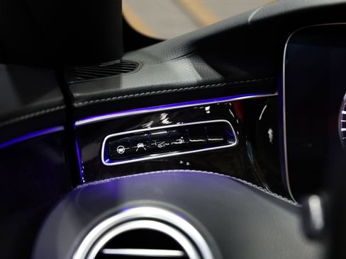 Used 2019 Mercedes-Benz S 560 Cabriolet w/ AMG Line Exterior image 38